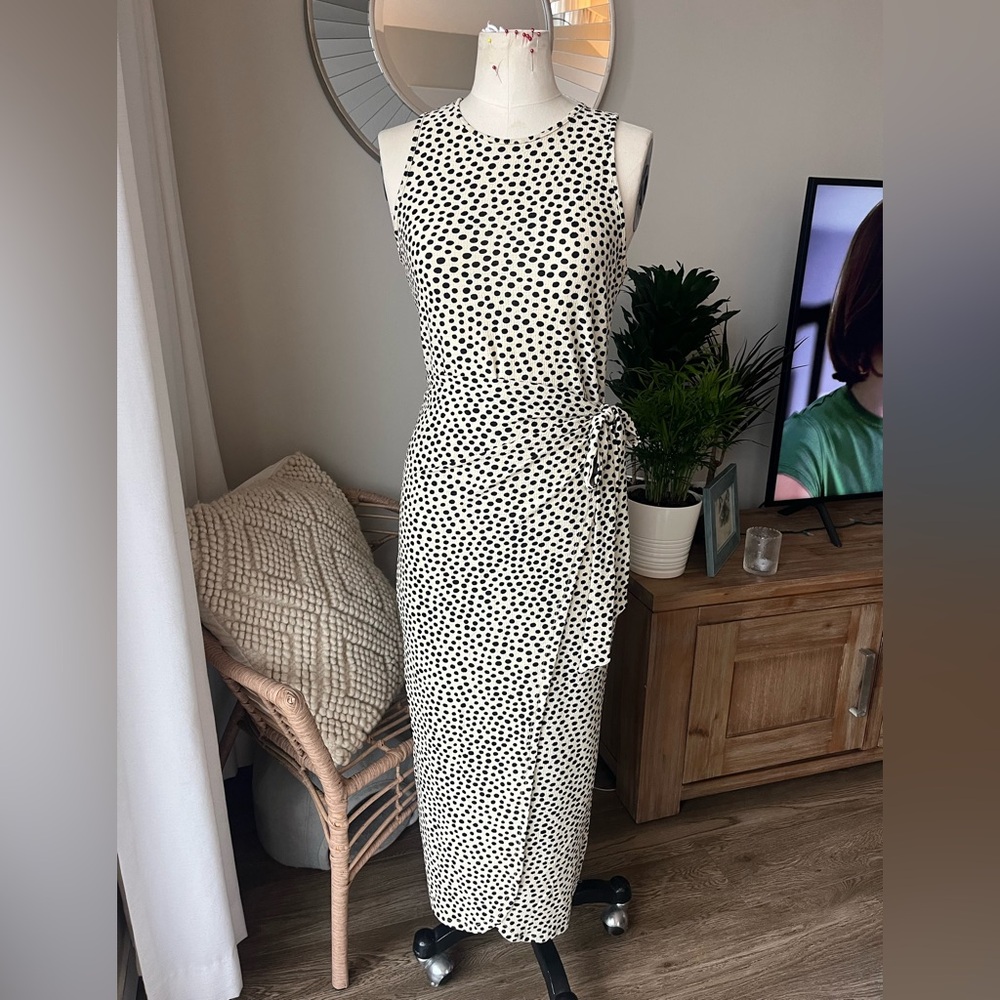 River Island stretchy wrap dress. Sz 8. Sz 12uk. Ivory and black polka dots.